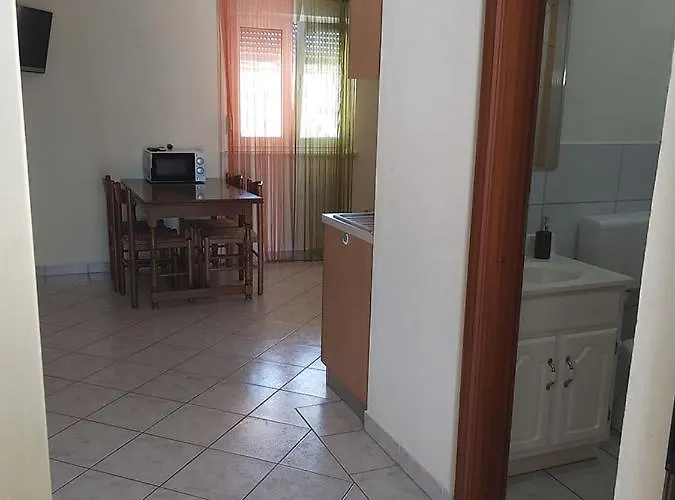 דירה Elvir נין