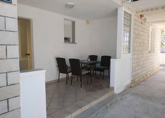 Elvir Appartement Nin