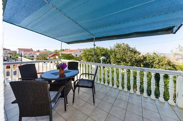 Elvir Appartement Nin