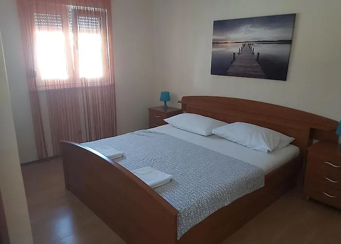 Elvir דירה נין