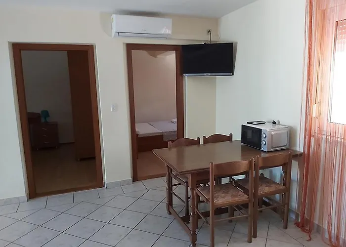 Elvir דירה נין