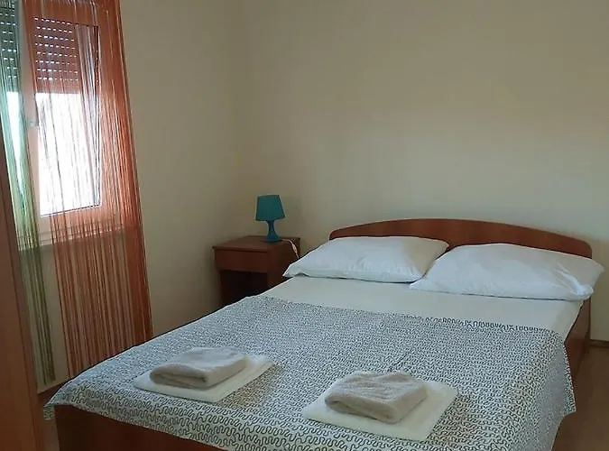 Elvir דירה נין